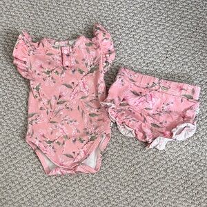 EUC Snuggle Hunny “Pink Wattle” Baby Outfit (Size 3-6mo.)